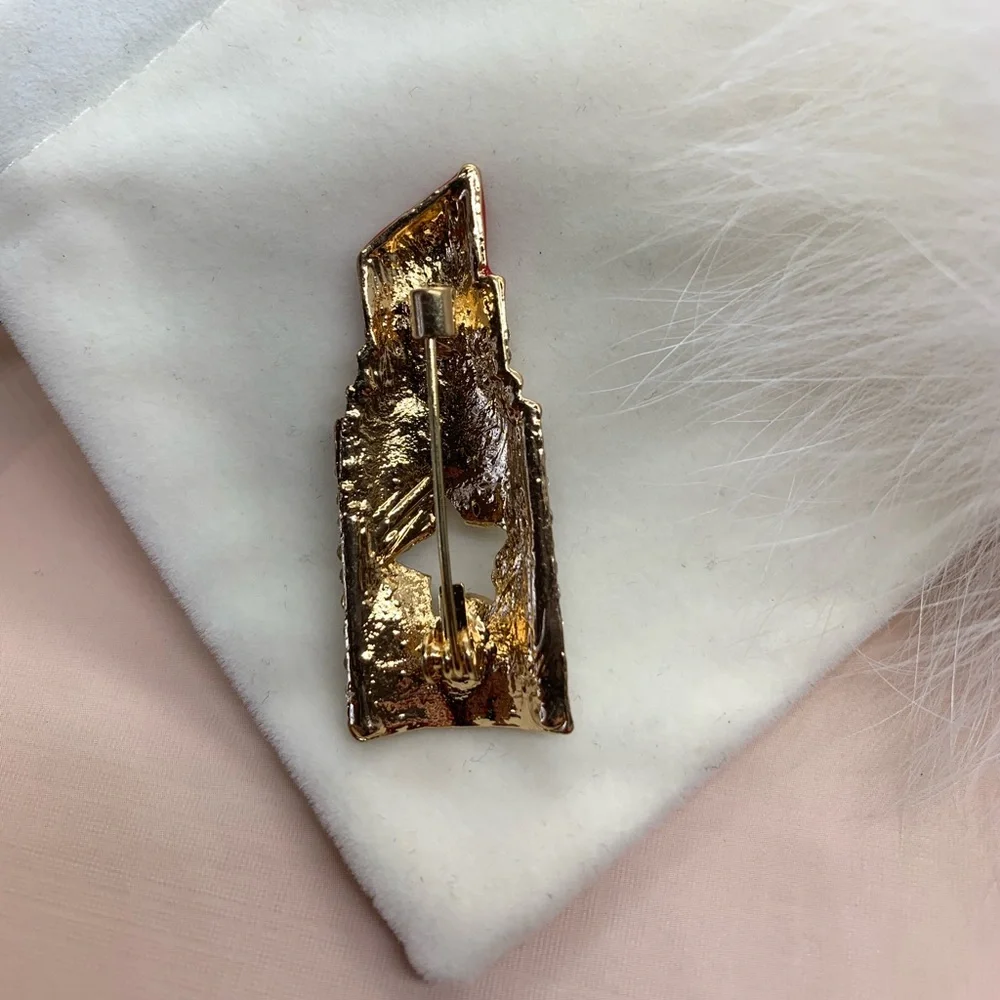 Red Rhinestone Lipstick Brooch - Picture 2 of 3